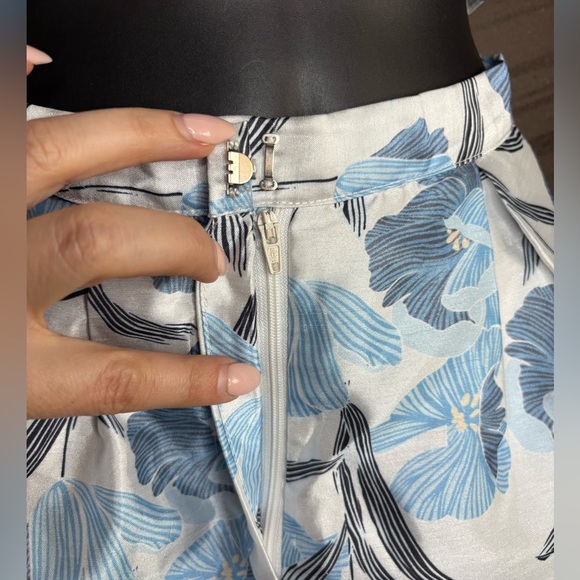 American threads Women’s floral Shorts set White Blue size, Small preloved - Picture 10 of 10